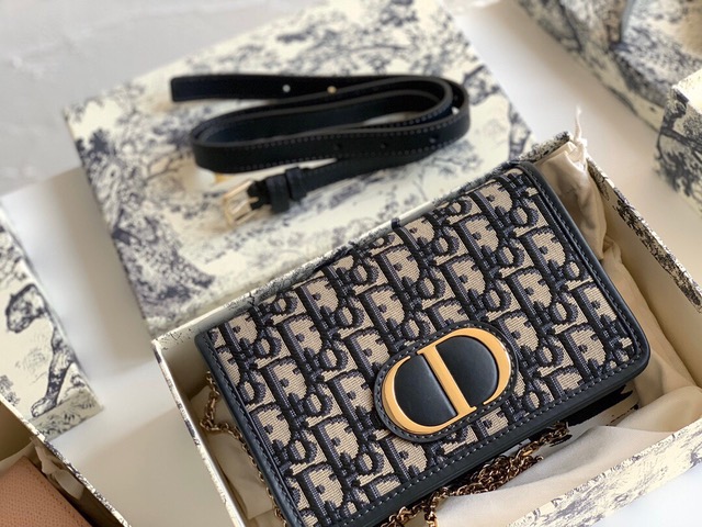 DIOR 30 Montaigne 2-in-1 Pouch. Original Quality Pouch including gift box, care book, dust bag, authenticity card. This pouch depicts a versatile design that features a 'CD' element at the front to capture the signature look of the 30 Montaigne line. A single interior compartment is accented by 4 card slots, 1 zip pocket, and 2 patch pockets. The piece can be worn as a belt, over the shoulder, crossbody, or carried as a clutch.