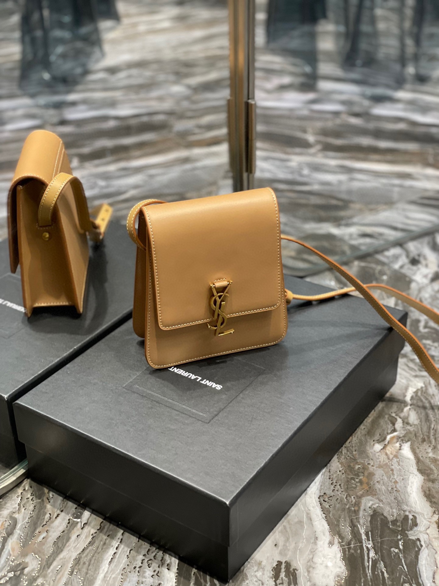 SAINT LAURENT Kaia North/South Shoulder Bag. Original Quality Bag including gift box, care book, dust bag, authenticity card. Saint Laurent's Kaia shoulder bag is named after model Kaia Gerber and was first introduced during the SS20 collection. Finished with refined gold-tone details, this elongated North/South iteration fastens with a magnetic closure and can be worn across the body or on the shoulder thanks to its adjustable strap.