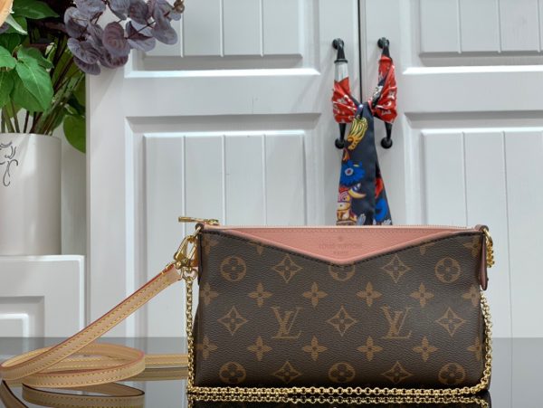 LOUIS VUITTON Pallas Clutch Bag. Original Quality Bag including gift box, care book, dust bag, authenticity card. It’s covered in Monogram Canvas and has multiple carry options like on your shoulder or even cross body. Make use of the leather strap or the golden chain. Use it as a Wallet on Chain bag, it’s just ideal for the evenings or when you want to carry a small but gorgeous handbag. Also, it matches to every casual outfit. This Clutch Bag is refined with golden color metallic pieces; it comes with zipped central compartment and an exterior front pocket.