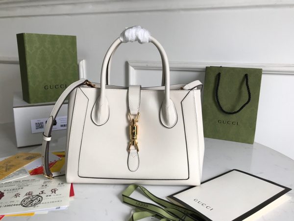 GUCCI Jackie 1961 Medium Tote Bag. Original Quality Bag including gift box, care book, dust bag, authenticity card. Presented as part of the Epilogue collection, the world of Jackie 1961 is enriched with a tote bag with detachable shoulder strap. Presented in leather/GG Supreme Canvas, the medium sized style is defined by the emblematic piston closure.