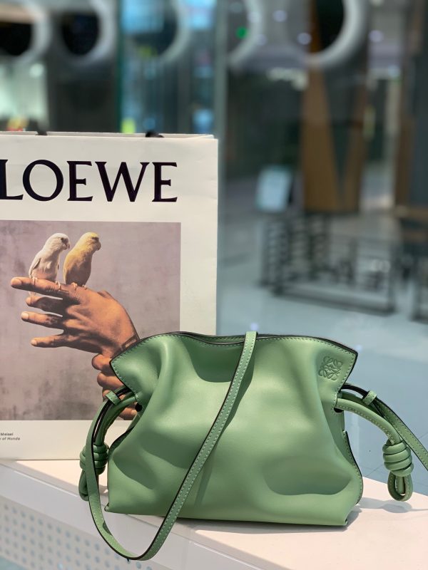 LOEWE Mini Flamenco Clutch. Original Quality Bag including gift box, care book, dust bag, authenticity card. Launched in the 1970s, the Flamenco Clutch cinches closed using drawstring pulls finished in signature coiled knots. This mini version is crafted in nappa calfskin. The Flamenco mini can hold for example a small vertical wallet, most mobile phones (up to 6.1 inches) and sunglasses case. Suitable for shoulder, crossbody or hand carry.
