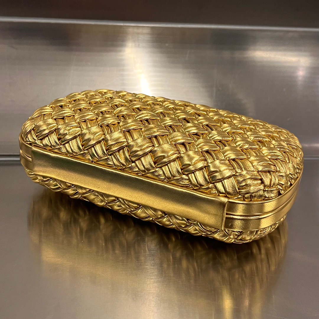 BOTTEGA VENETA Knot Clutch. Original Quality Bag including gift box, care book, dust bag, authenticity card. Bottega Veneta's intrecciato technique has rapidly become a signature style code of the Italian brand since its founding in 1966, amassing fans from across the globe. This leather clutch features a contemporary update in the form of a knot. Wear yours with vibrant outfits.