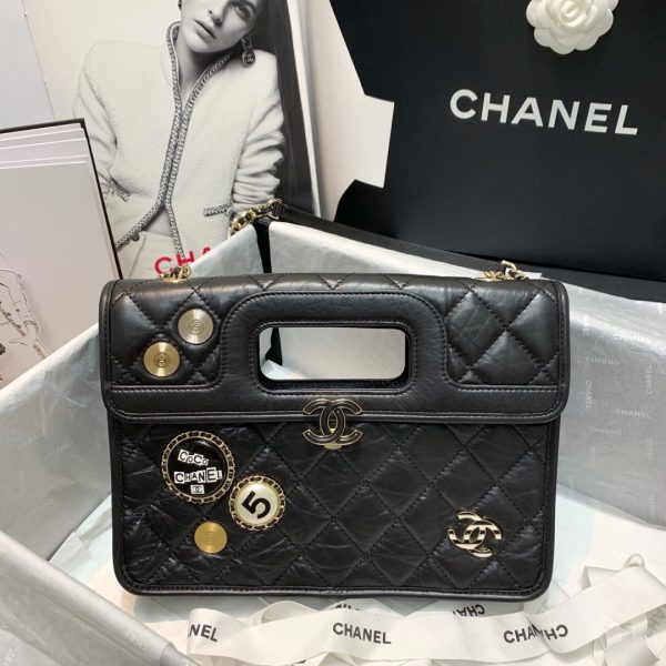 CHANEL Flap Bag with Charms, best high-end quality bag with gift box, dust bag, authenticity card, and CHANEL cloth flower. We love the square-shaped design with a built-in handle for hand carry. Charms give the bag a Punk feel. The center features the CC logo and a woven leather chain strap allows for shoulder carry.
