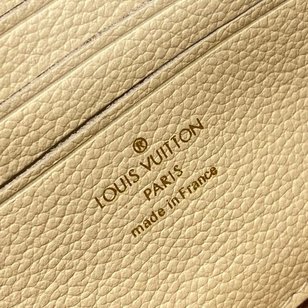 LOUIS VUITTON Wallet on Chain Ivy. Original Quality Bag including gift box, care book, dust bag, authenticity card.  The on-trend Wallet on Chain Ivy is made from grained Monogram Empreinte leather, embossed with an oversized Monogram motif. The perfect day-to-evening companion, it can be carried as a clutch, worn close to the shoulder with its short gold-color chain, or for a more casual attitude, carried cross-body thanks to its removable and adjustable leather strap.