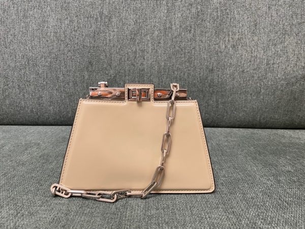 FENDI Peekaboo Cut. Original Quality Bag including gift box, care book, dust bag, authenticity card. Peekaboo Cut bag made of glossy leather. A new evolution of the iconic Peekaboo ISeeU, it has a striking horizontal cut that accentuates its classic features and reveals the metal bar and the iconic twist lock on both sides. It can be carried by hand or on the shoulder thanks to the chain embellished with O’Lock details.