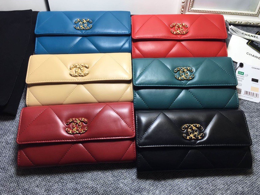 CHANEL 19 Long Flap Wallet.