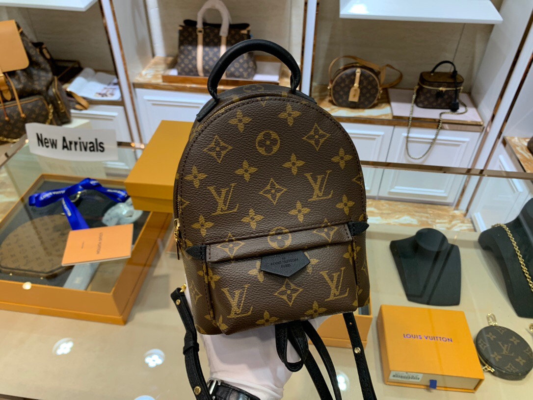 LOUIS VUITTON Palm Springs Mini Back Pack. Original Quality Bag including gift box, literature, dust bag, authenticity card. The Palm Springs Mini gives a fresh twist to the backpack, transforming a utilitarian staple into an on-point city bag. An essential accessory for sporty urban nomads, this charming model is crafted from Monogram canvas with soft leather trim and gold-tone hardware. The quilted, foam-backed straps can be positioned in multiple ways, for shoulder or cross-body wear.