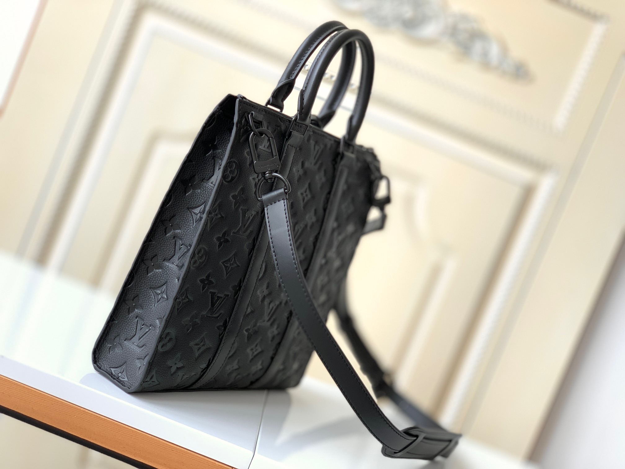 LOUIS VUITTON Sac Plat Cross.