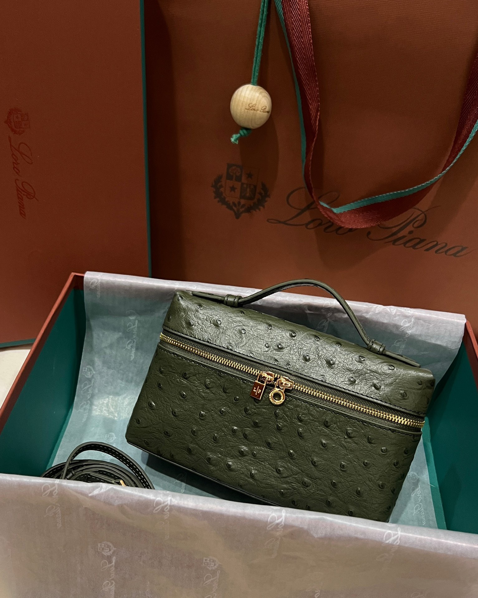 LORO PIANA Extra Pocket Pouch L 19. Elevate your essentials with exquisite luxury and timeless style. The Extra Pocket pouch is a perfect blend of opulent materials and a unique, minimalistic design. It caters to the needs of the contemporary, vibrant woman with its refined and practical layout. This adaptable accessory can function as a compact bag, offering convenience with its detachable shoulder strap and spacious opening. It allows you to effortlessly access all your essentials whenever needed. Meticulously crafted from sumptuous calfskin, its delicately hammered surface lends a captivating touch of luxury, boasting a naturally smooth texture and appearance.