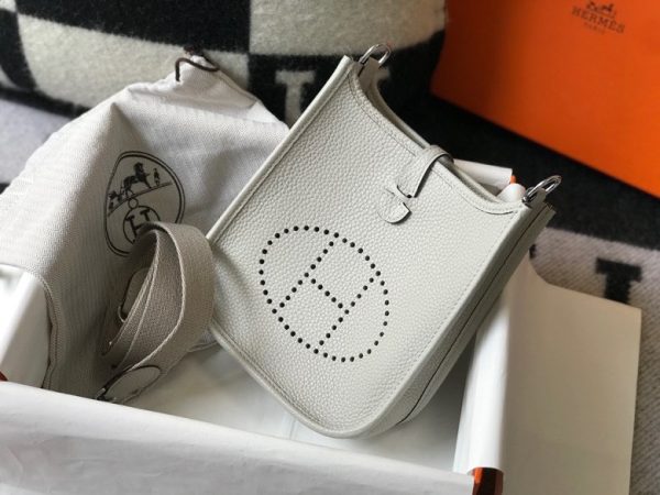 HERMÈS Mini ‘Évelyne’ III 17 Shoulder Bag.
