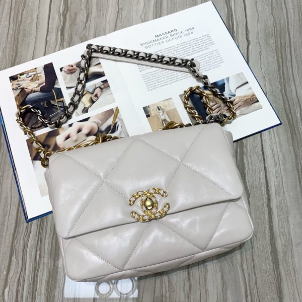 '19' Flap Bag - Image 24