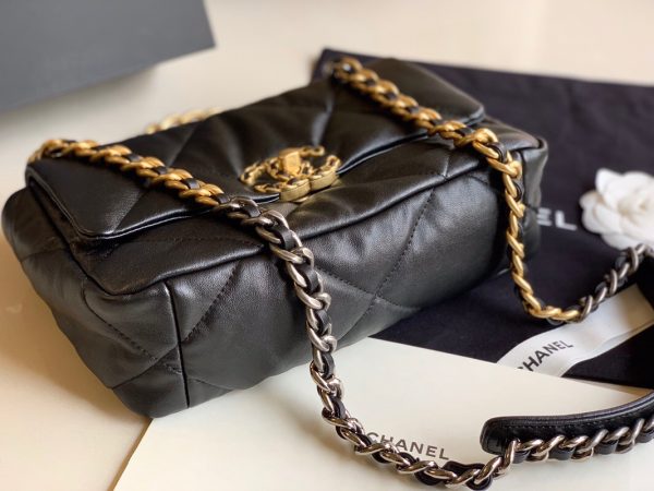 '19' Flap Bag - Image 25