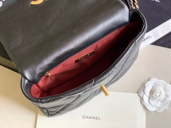 '19' Flap Bag - Image 27
