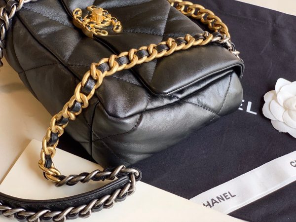 '19' Flap Bag - Image 28