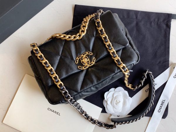 '19' Flap Bag - Image 29