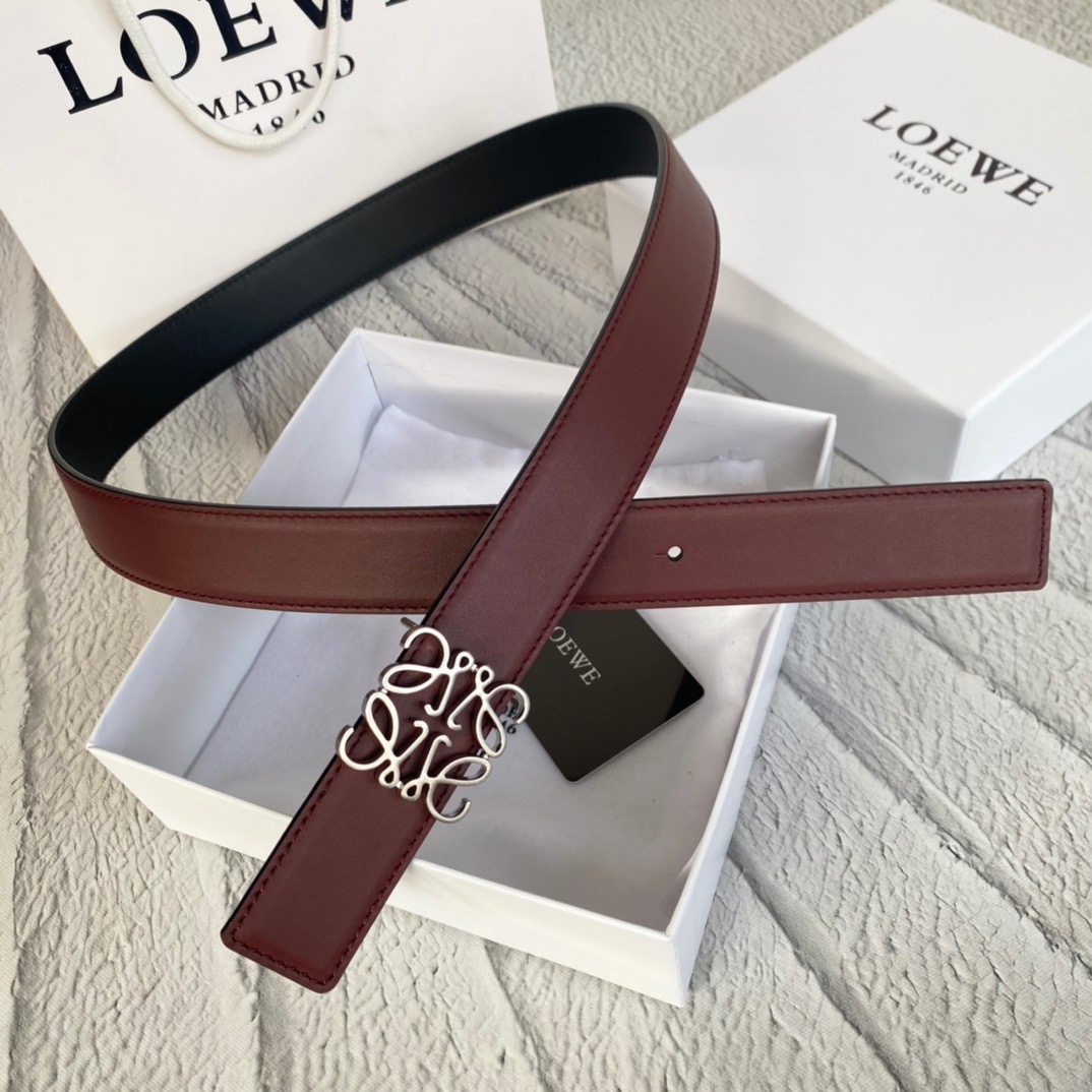 LOEWE Anagram Belt. Original Quality Belt including gift box, care book, dust bag, authenticity card. This belt is crafted in smooth calfskin with a LOEWE Anagram buckle. The label’s now-iconic Anagram – rendered in gleaming golden/silver/black tone metal – takes no lesser pride of place, though. Originally designed in 1970 in homage to the label’s founder and refreshed when Jw Anderson took over the reins, it’s an icon that points to the past and future at once.