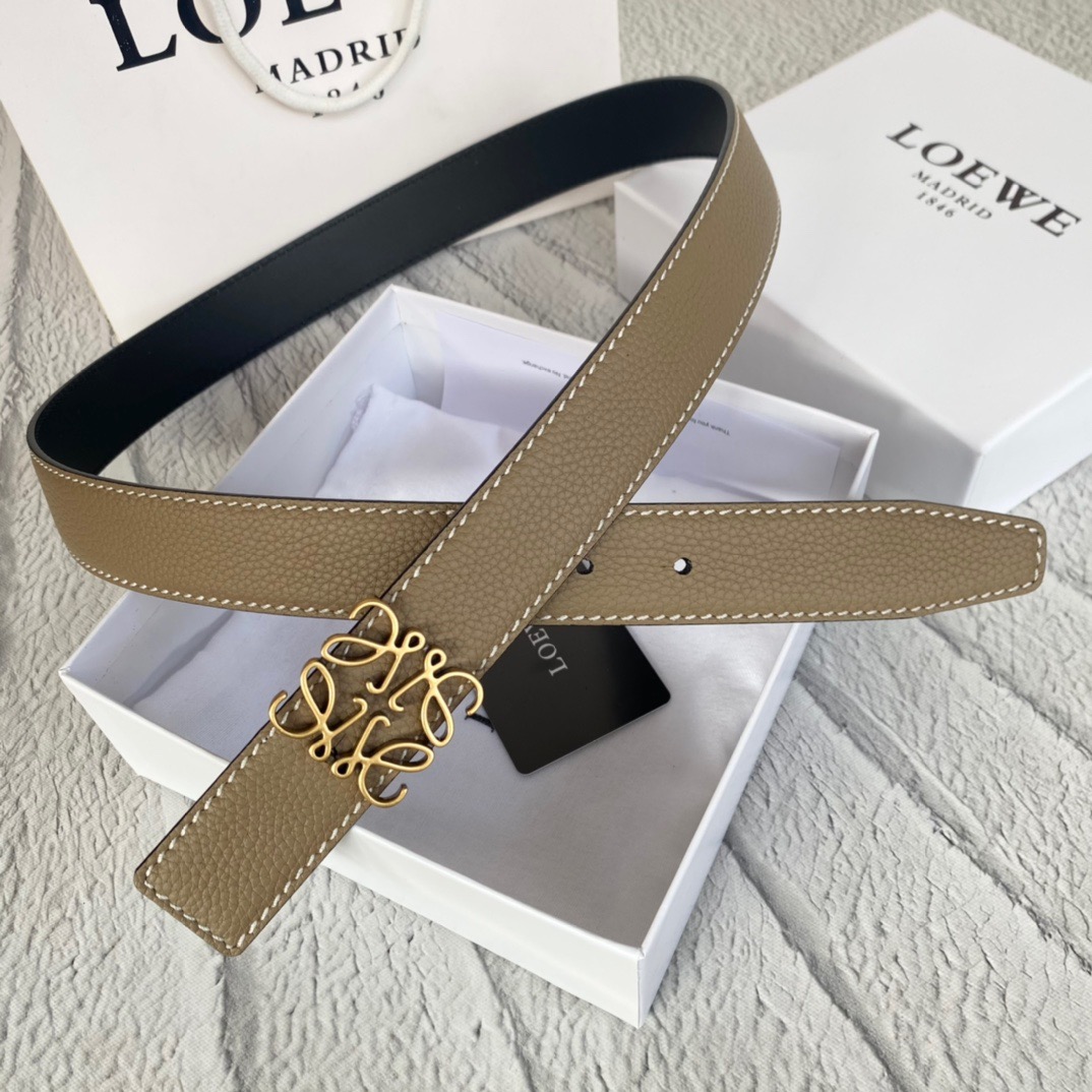 LOEWE Anagram Belt. Original Quality Belt including gift box, care book, dust bag, authenticity card. This belt is crafted in smooth calfskin with a LOEWE Anagram buckle. The label’s now-iconic Anagram – rendered in gleaming golden/silver/black tone metal – takes no lesser pride of place, though. Originally designed in 1970 in homage to the label’s founder and refreshed when Jw Anderson took over the reins, it’s an icon that points to the past and future at once.