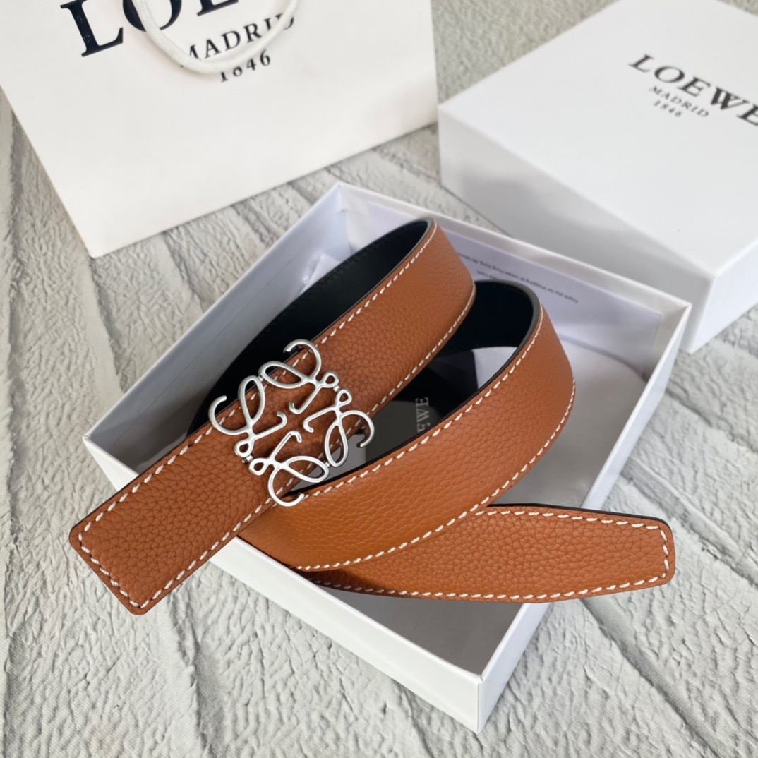 LOEWE Anagram Belt. Original Quality Belt including gift box, care book, dust bag, authenticity card. This belt is crafted in smooth calfskin with a LOEWE Anagram buckle. The label’s now-iconic Anagram – rendered in gleaming golden/silver/black tone metal – takes no lesser pride of place, though. Originally designed in 1970 in homage to the label’s founder and refreshed when Jw Anderson took over the reins, it’s an icon that points to the past and future at once.