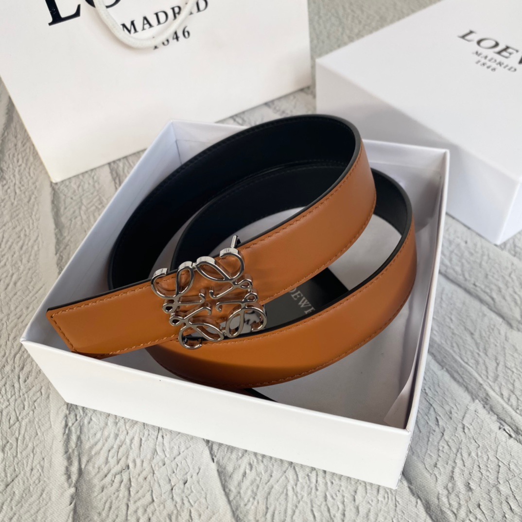 LOEWE Anagram Belt. Original Quality Belt including gift box, care book, dust bag, authenticity card. This belt is crafted in smooth calfskin with a LOEWE Anagram buckle. The label’s now-iconic Anagram – rendered in gleaming golden/silver/black tone metal – takes no lesser pride of place, though. Originally designed in 1970 in homage to the label’s founder and refreshed when Jw Anderson took over the reins, it’s an icon that points to the past and future at once.