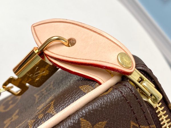 LOUIS VUITTON Speedy 30. Original Quality Bag including gift box, care book, dust bag, authenticity card. Made from iconic Monogram canvas, the LV Speedy 30 is an elegant, compact handbag, a stylish companion for city life. Launched in 1930 as the "Express" and inspired by that era's rapid transit, today’s updated Speedy remains a timeless House icon, with its unmistakable silhouette, rolled leather handles, and engraved, signature padlock.