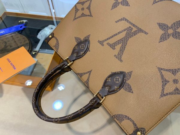 LOUIS VUITTON Onthego MM. Original Quality Bag including gift box, care book, dust bag, authenticity card. The name says it all: Onthego MM takes care of business or shopping, with plenty of room for a busy woman’s essentials. With classic Monogram canvas on one side and Monogram Reverse on the other, it is virtually two bags in one. Twin Toron top handles and two shoulder straps offer several different carry styles, for extra versatility.