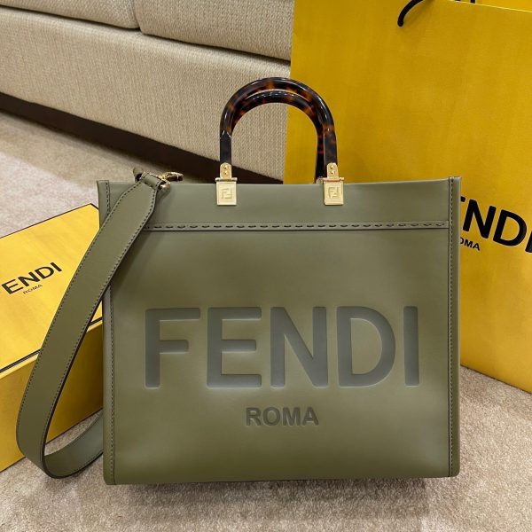 FENDI Sunshine Medium Tote. Original Quality Bag including gift box, care book, dust bag, authenticity card. Equipped with a spacious lined internal compartment, edges in tone on tone leather, and gold-finish hardware. Can be carried by hand or worn on the shoulder thanks to the two handles and detachable shoulder strap.