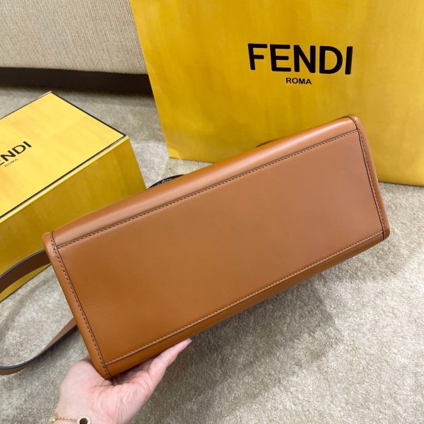 FENDI Sunshine Medium Tote. Original Quality Bag including gift box, care book, dust bag, authenticity card. Equipped with a spacious lined internal compartment, edges in tone on tone leather, and gold-finish hardware. Can be carried by hand or worn on the shoulder thanks to the two handles and detachable shoulder strap.