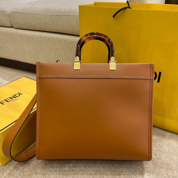 FENDI Sunshine Medium Tote. Original Quality Bag including gift box, care book, dust bag, authenticity card. Equipped with a spacious lined internal compartment, edges in tone on tone leather, and gold-finish hardware. Can be carried by hand or worn on the shoulder thanks to the two handles and detachable shoulder strap.