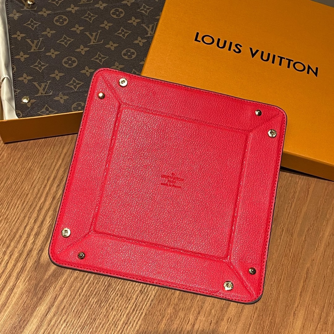 LOUIS VUITTON Monogram Change Tray.