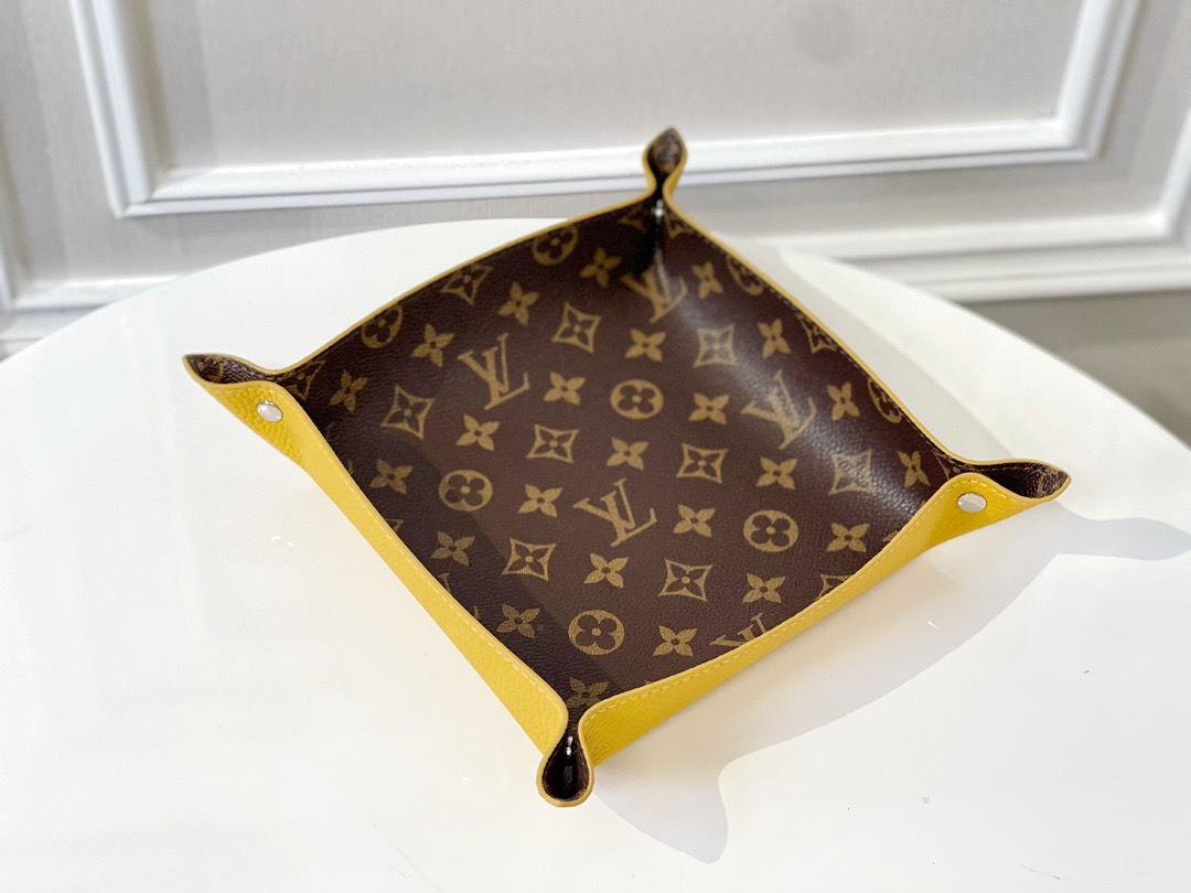 LOUIS VUITTON Monogram Change Tray.