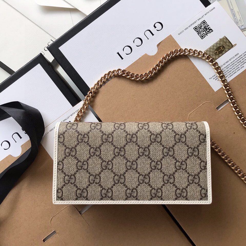 GUCCI 1955 GG Supreme Horsebit Wallet On Chain. Original Quality Wallet including gift box, care book, dust bag, authenticity card. This chain wallet in GG Supreme canvas and leather is introduced as part of the Gucci Horsebit 1955 accessories collection, defined by the double ring and bar design also found in Handbags. The folded snap-closure shape features several card slots and pockets, completed with a detachable chain strap.