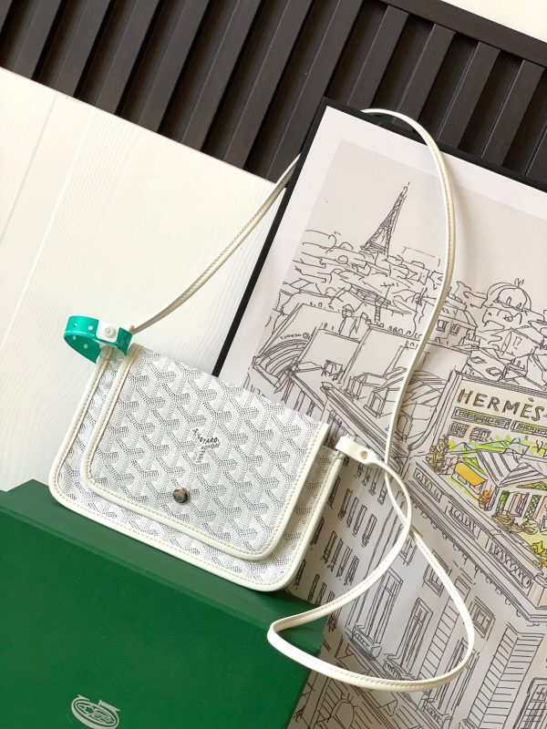 GOYARD Plumet Pocket Wallet: Where Parisian Elegance Meets Functional Versatility. The Plumet pocket wallet derives its inspiration from the exquisite pocket featured in the Saint Louis bag. Paying a heartfelt tribute to the industrious laborers of Paris's vibrant ports, who skillfully navigated rafts to their destinations along the picturesque banks of the River Seine, this wallet seamlessly blends form and function. Crafted with dedicated compartments for coins, bills, and cards, the Plumet pocket wallet boasts a versatile design. It can be effortlessly worn across the chest, transforming into a chic miniature bag with the convenience of its removable strap. With its three distinct pockets, it gracefully accommodates its contents, adapting with elegance to your everyday needs.