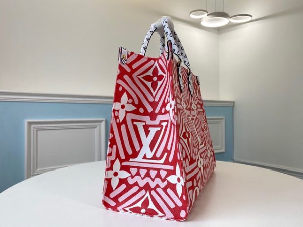 LOUIS VUITTON Crafty Onthego GM. Original Quality Bag including gift box, care book, dust bag, authenticity card. Part of the LV Crafty capsule collection for Fall 2020, the Onthego GM tote bag takes on a graphic vibe thanks to its Monogram Giant canvas with a bold graffiti-inspired allover print. As useful on workdays as weekends, this stylish tote’s boxy shape means lots of room inside for office files and a laptop.