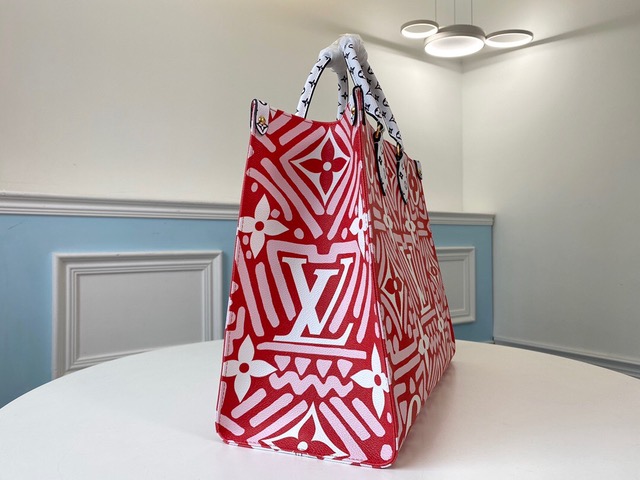 LOUIS VUITTON Crafty Onthego GM. Original Quality Bag including gift box, care book, dust bag, authenticity card. Part of the LV Crafty capsule collection for Fall 2020, the Onthego GM tote bag takes on a graphic vibe thanks to its Monogram Giant canvas with a bold graffiti-inspired allover print. As useful on workdays as weekends, this stylish tote’s boxy shape means lots of room inside for office files and a laptop.