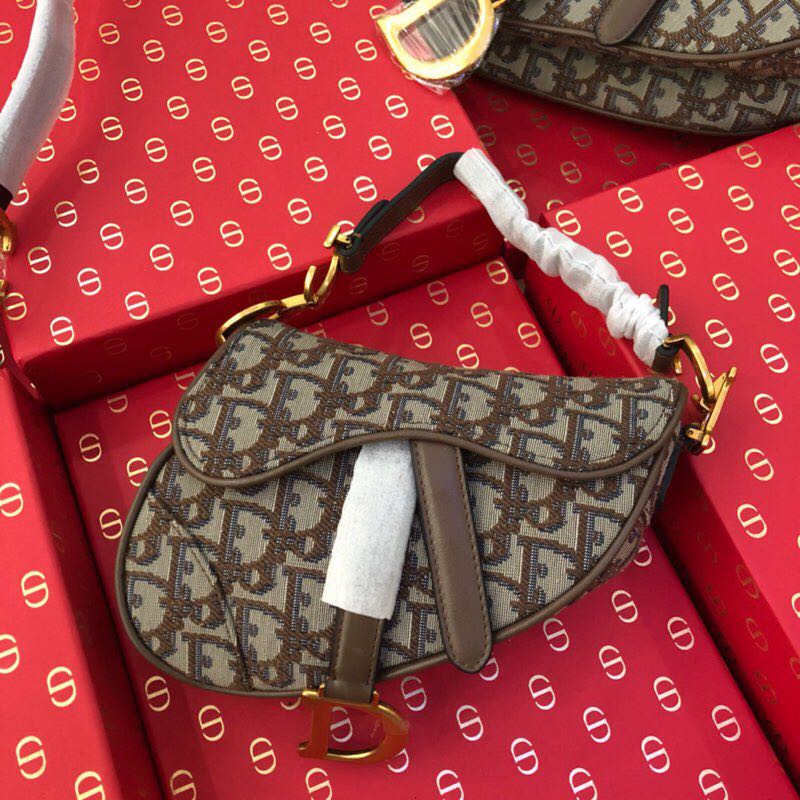 DIOR Saddle Shoulder Bag. Original Quality Bag. Authentic Style. Genuine Calf Leather. Metal Hardware. Authentic Packaging. Original Quality Dust Bag.