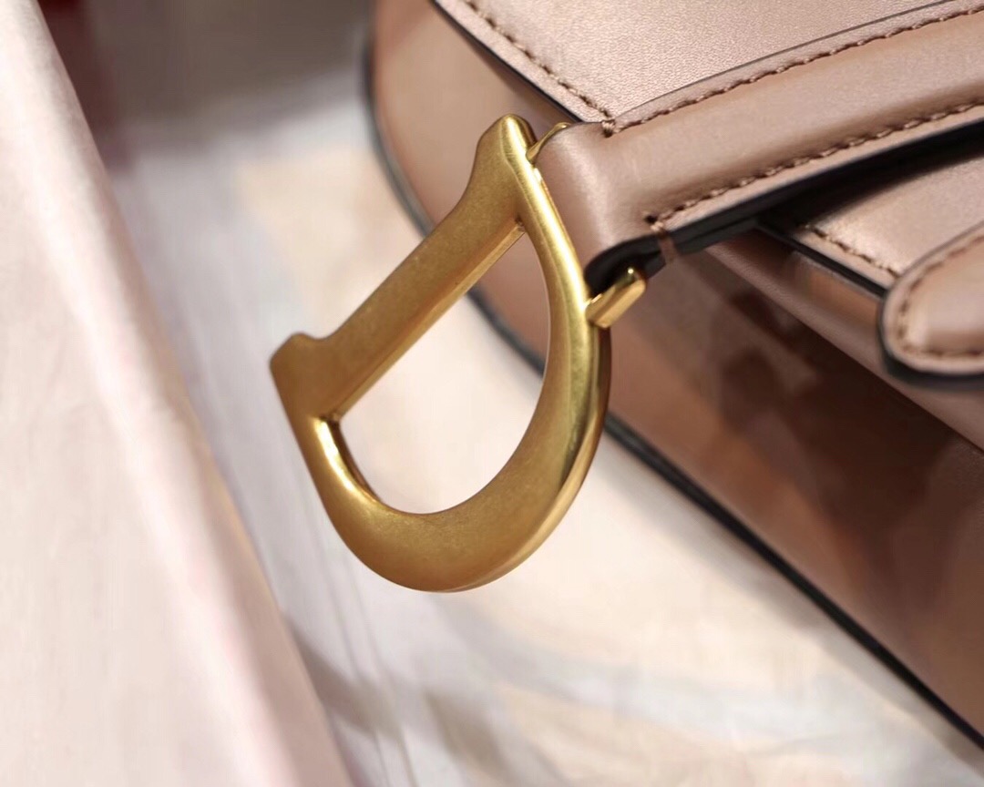 DIOR Saddle Shoulder Bag. Original Quality Bag. Authentic Style. Genuine Calf Leather. Metal Hardware. Authentic Packaging. Original Quality Dust Bag.
