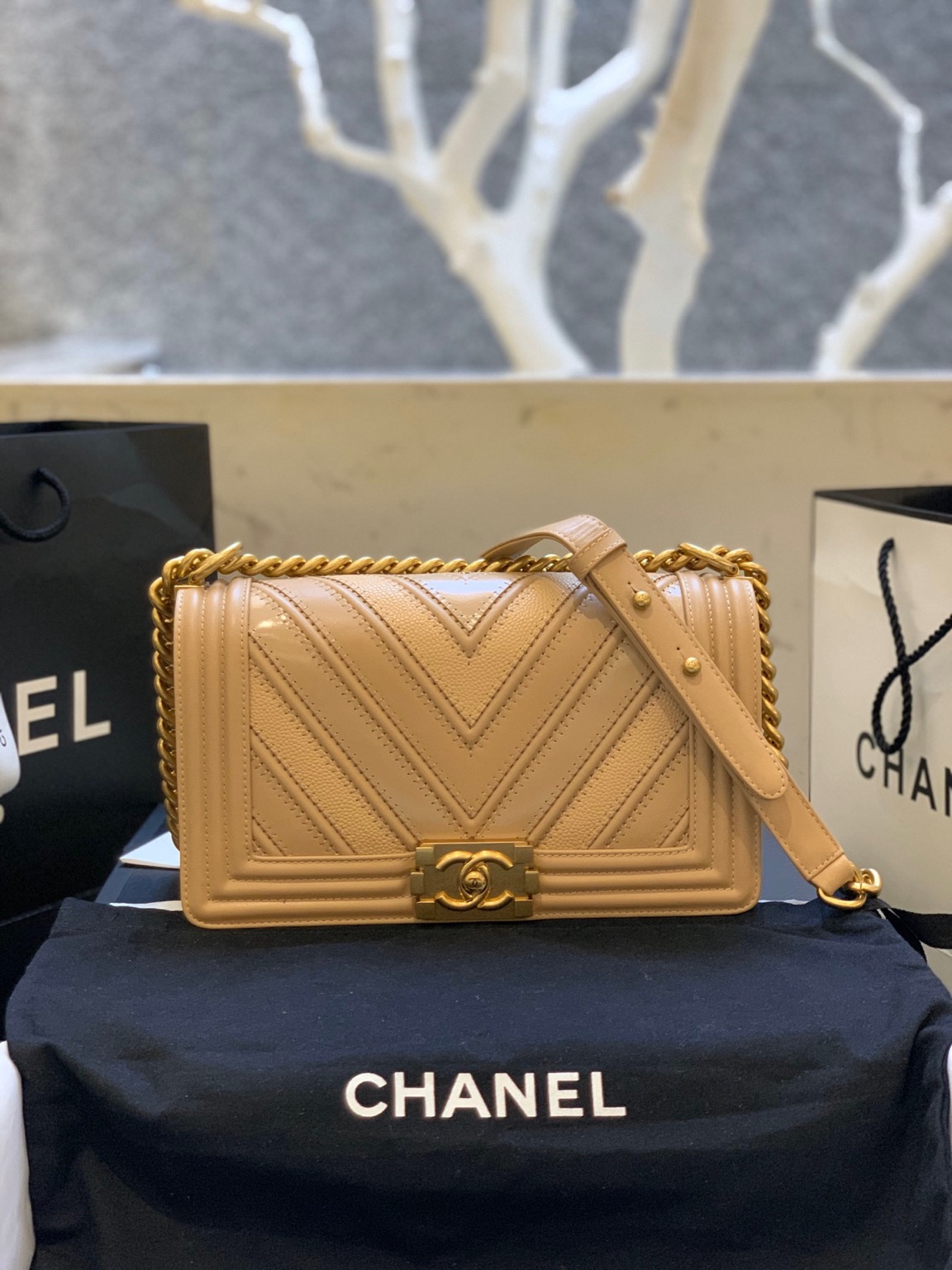 CHANEL Medium Chevron Mix Leather Boy Bag. Original Quality Bag including gift box, care book, dust bag, authenticity card. Chanel introduces a new style for their iconic Boy Bag. For the brand’s Spring/Summer 2016 Collection, this Boy Bag comes in a mix of three different leathers: Calfskin, Suede Calfskin and Grained Calfskin. A handle-chain in gilded metal allowing a carried hand or shoulder. This is a marvelous shoulder bag for day or evening and just the essentials, from Chanel!