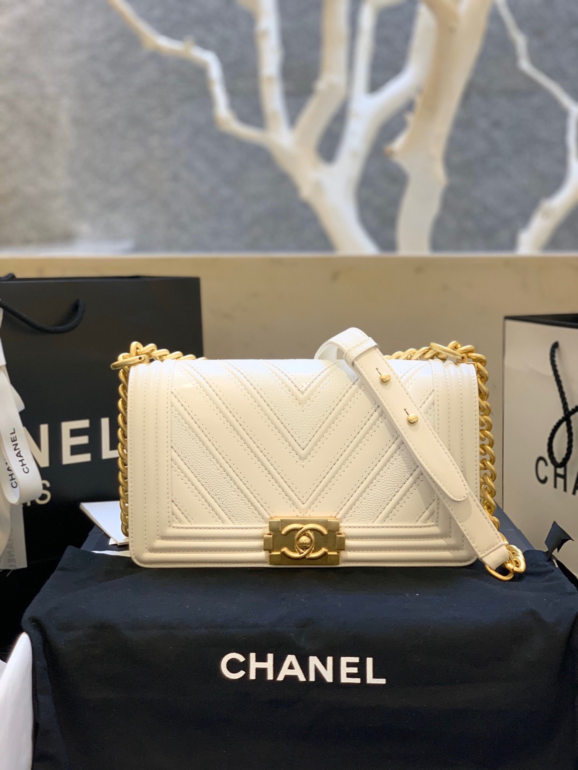 CHANEL Medium Chevron Mix Leather Boy Bag. Original Quality Bag including gift box, care book, dust bag, authenticity card. Chanel introduces a new style for their iconic Boy Bag. For the brand’s Spring/Summer 2016 Collection, this Boy Bag comes in a mix of three different leathers: Calfskin, Suede Calfskin and Grained Calfskin. A handle-chain in gilded metal allowing a carried hand or shoulder. This is a marvelous shoulder bag for day or evening and just the essentials, from Chanel!