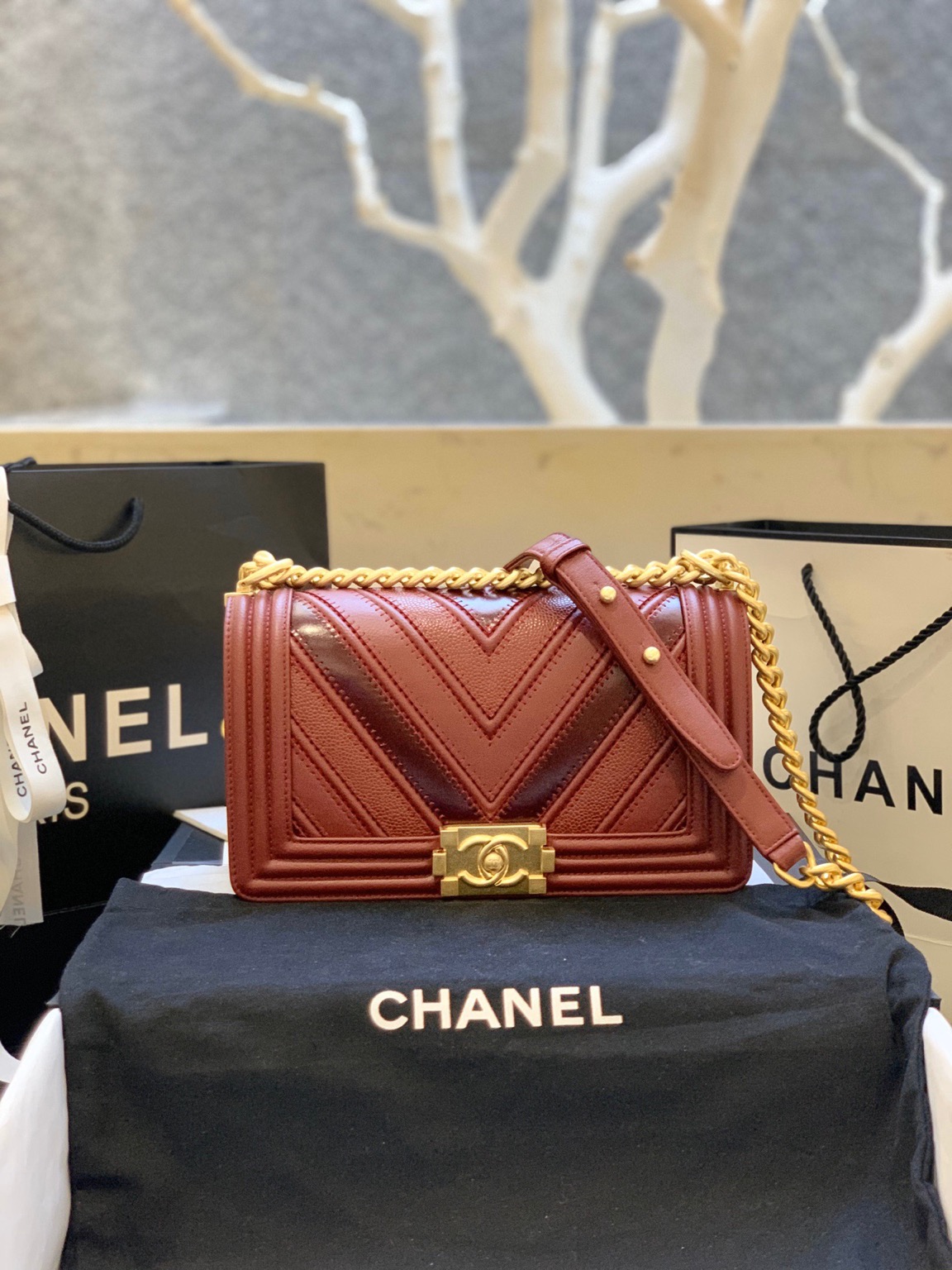 CHANEL Medium Chevron Mix Leather Boy Bag. Original Quality Bag including gift box, care book, dust bag, authenticity card. Chanel introduces a new style for their iconic Boy Bag. For the brand’s Spring/Summer 2016 Collection, this Boy Bag comes in a mix of three different leathers: Calfskin, Suede Calfskin and Grained Calfskin. A handle-chain in gilded metal allowing a carried hand or shoulder. This is a marvelous shoulder bag for day or evening and just the essentials, from Chanel!