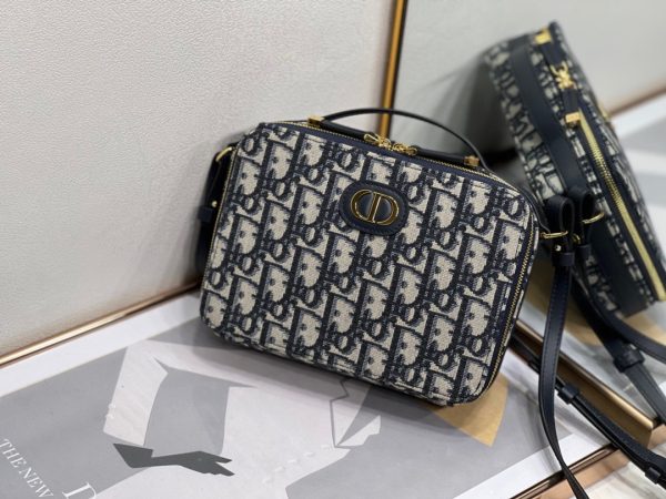 DIOR Caro Box Bag With Chain. Original Quality Bag including gift box, care book, dust bag, authenticity card. Maria Grazia Chiuri's Dior Caro box bag with chain is a modern creation. Crafted in calfskin, it stands out with a unique Macrocannage quilted effect and a spacious compartment, including three card slots, to accommodate all the daily essentials. The removable chain strap features a leather insert for comfortable and adjustable wear, either over the shoulder or crossbody, while the handle allows it to be carried by hand.
