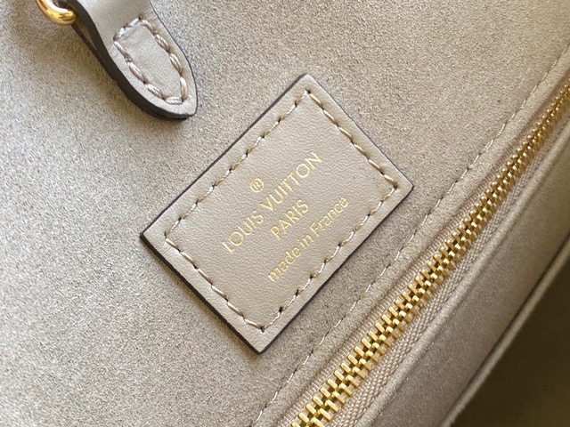 LOUIS VUITTON Onthego MM. Original Quality Bag including gift box, care book, dust bag, authenticity card. The OnTheGo MM is a medium-sized tote bag with two sets of handles, long and short, for hand and shoulder carry. Fashioned from supple grained cowhide leather, it features a Monogram pattern, printed on and embossed into the leather. The spacious interior, which can hold a laptop and other work essentials, make it a versatile everyday bag.