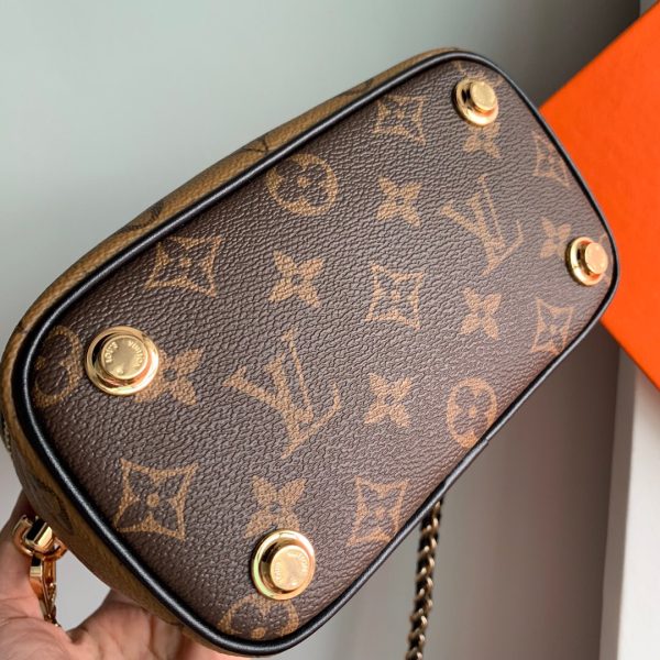 LOUIS VUITTON 'Blade' Vanity Case. Authentic Quality Bag with literature, gift box, dust bag and authenticity card. The chic Blade bag incorporates subtle Louis Vuitton signatures and trunk-inspired metalware, exuding understated sophistication.