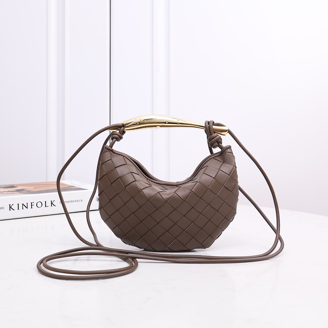 BOTTEGA VENETA Mini Sardine. Crafted to Perfection, Inspired by Nature: Your Timeless Companion for All Occasions. Bottega Veneta's masterful intrecciato weaving technique was originally crafted to ensure the enduring quality of leather goods. The Sardine Mini leather shoulder bag, meticulously fashioned from supple lamb leather, showcases a distinctive top handle reminiscent of a graceful fish. This versatile piece seamlessly transitions from day to night, making it the perfect, reliable companion to elegantly accommodate all your essentials.