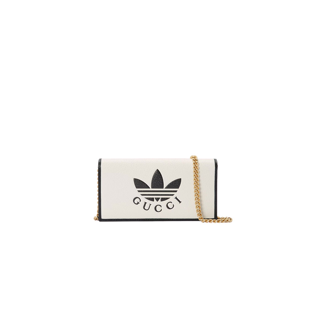 GUCCI X ADIDAS Wallet With Chain.  Original Quality Wallet including gift box, care book, dust bag, authenticity card. Part of the GUCCI X ADIDAS collection, this chain wallet features the Gucci Trefoil print. Emblematic House’s motifs mix with those of the historic sportswear brand adidas. The collection sees both heritages encoded in a trio of lines, where adidas and Gucci combine archival emblems. Creative Director, Alessandro Michele pulls inspiration from his memories of the ‘80s and ‘90s for a collection that is both nostalgia-driven and contemporary.