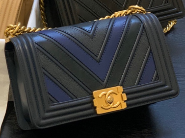 CHANEL Medium Chevron Mix Leather Boy Bag. Original Quality Bag including gift box, care book, dust bag, authenticity card. Chanel introduces a new style for their iconic Boy Bag. For the brand’s Spring/Summer 2016 Collection, this Boy Bag comes in a mix of three different leathers: Calfskin, Suede Calfskin and Grained Calfskin. A handle-chain in gilded metal allowing a carried hand or shoulder. This is a marvelous shoulder bag for day or evening and just the essentials, from Chanel!