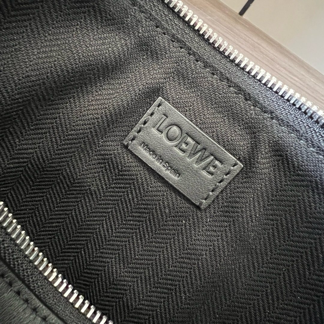 The Mini Hammock Hobo is a contemporary reimagining of *oewe’s iconic Hammock bag. This streamlined variation offers a sleek, sculptural silhouette designed as a versatile sling bag for modern living. Expertly crafted in classic calfskin, it features soft, supple leather and a compact form that adapts effortlessly to your day. The unique design allows for multiple carry options—wear it crossbody, over the shoulder, or by hand. Elegant yet functional, this mini hobo is perfect for essentials, making it an ideal choice for both daily wear and minimalist style statements.