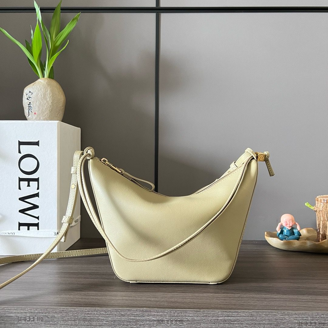 The Mini Hammock Hobo is a contemporary reimagining of *oewe’s iconic Hammock bag. This streamlined variation offers a sleek, sculptural silhouette designed as a versatile sling bag for modern living. Expertly crafted in classic calfskin, it features soft, supple leather and a compact form that adapts effortlessly to your day. The unique design allows for multiple carry options—wear it crossbody, over the shoulder, or by hand. Elegant yet functional, this mini hobo is perfect for essentials, making it an ideal choice for both daily wear and minimalist style statements.