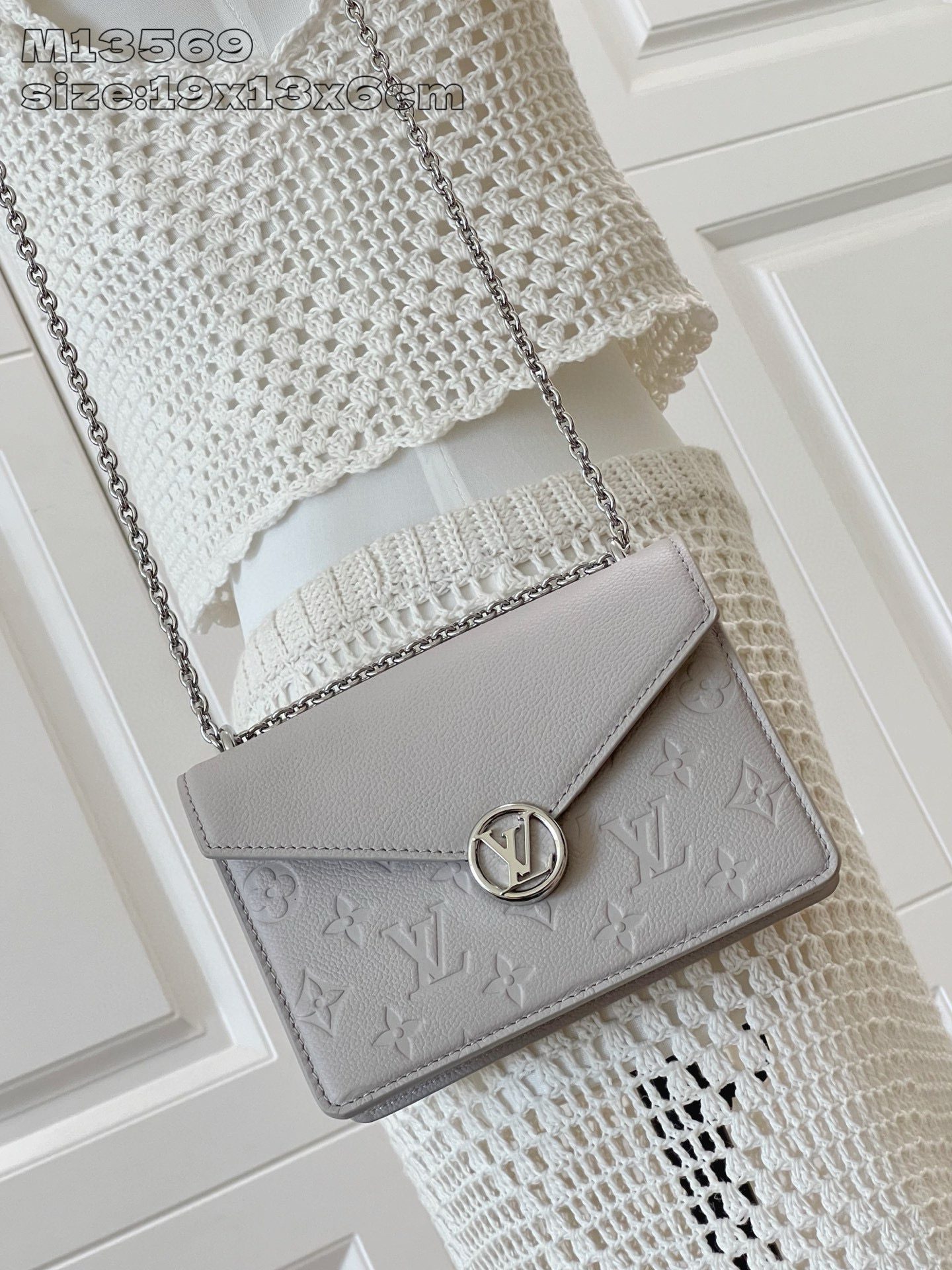 Wallet On Chain Rosy. Authentic quality luxury bag crafted in genuine leather comes with authenticity card, dust bag and gift bag. Rosy Elegance, Effortlessly Carried. Introducing the Wallet On Chain Rosy—a compact statement of modern elegance. Crafted from the House’s signature Monogram Empreinte leather, this chic piece brings timeless sophistication to any outfit. The design shines with a gold-toned LV Circle and a sleek chain strap, offering effortless shoulder carry for day or night. Despite its refined silhouette, the Rosy is smartly sized to hold your everyday must-haves, complete with three secure card slots to keep essentials organized. A perfect blend of luxury, versatility, and iconic craftsmanship—your new go-to accessory for every occasion.